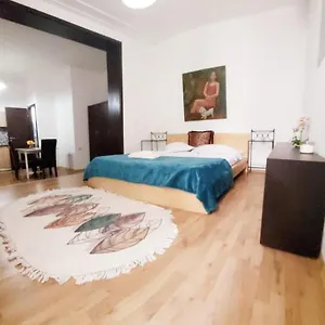 Hotel Happy, Boekarest